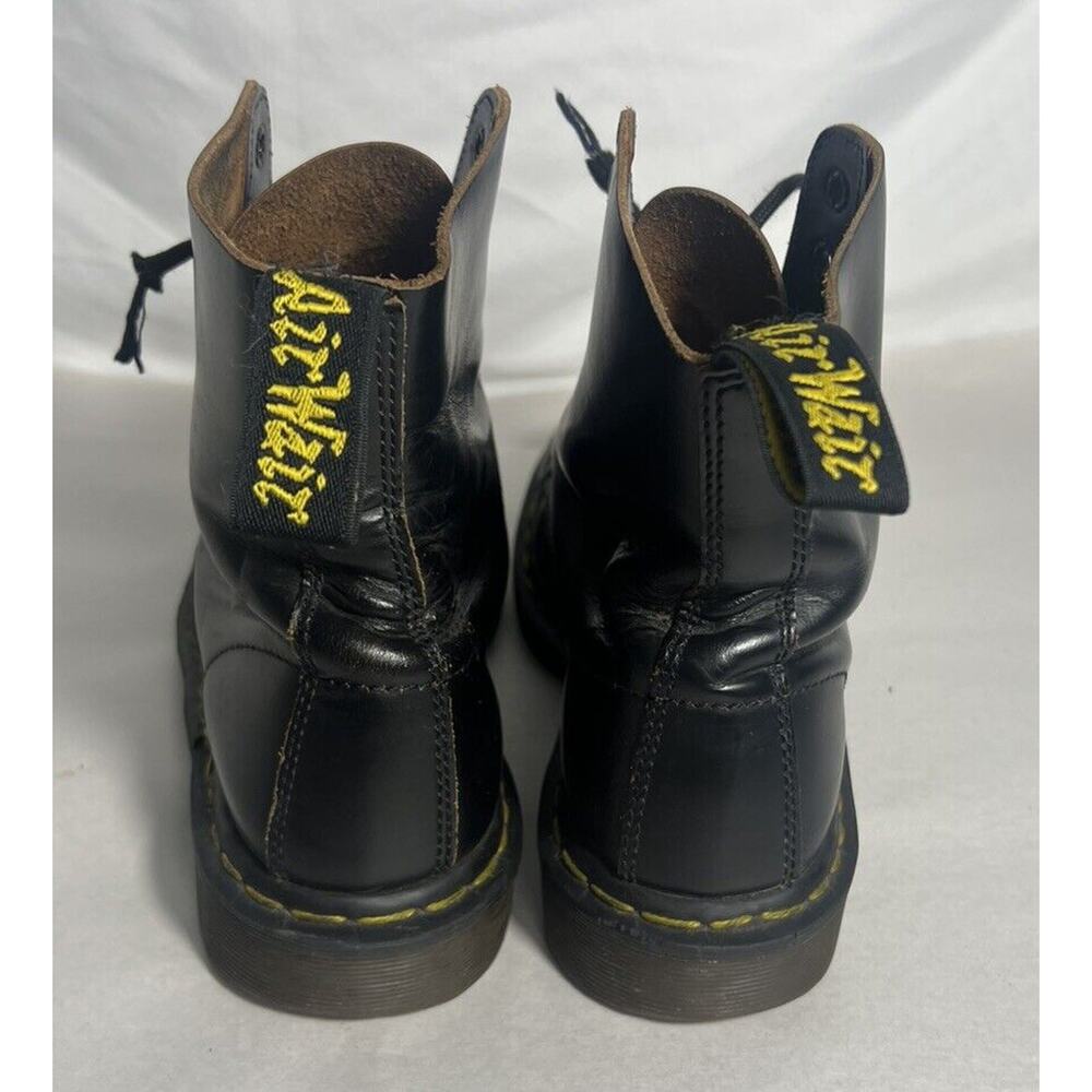 Dr. Martens MADE IN ENGLAND. Need new shoelaces, o/w in beautiful condition. - Picture 2 of 9